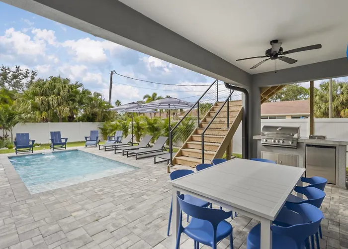 Heated Saltwater Pool, Walk2beach, Game Holiday home