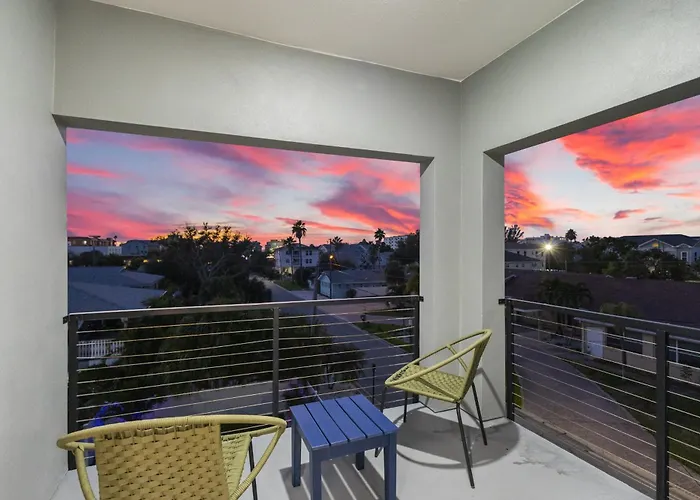 Heated Saltwater Pool, Walk2beach, Game