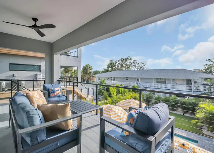 Heated Saltwater Pool, Walk2beach, Game