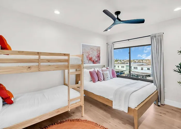 Heated Saltwater Pool, Walk2beach, Game