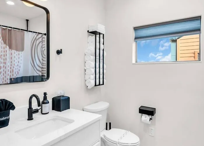 Holiday home Heated Saltwater Pool, Walk2beach, Game Clearwater Beach